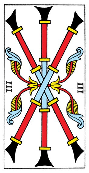 CBD Tarot de Marseille का तीन बैटन्स: तीन छड़ियाँ मध्य में मिलती हैं और दोनों ओर पत्तियों की आकृतियाँ हैं